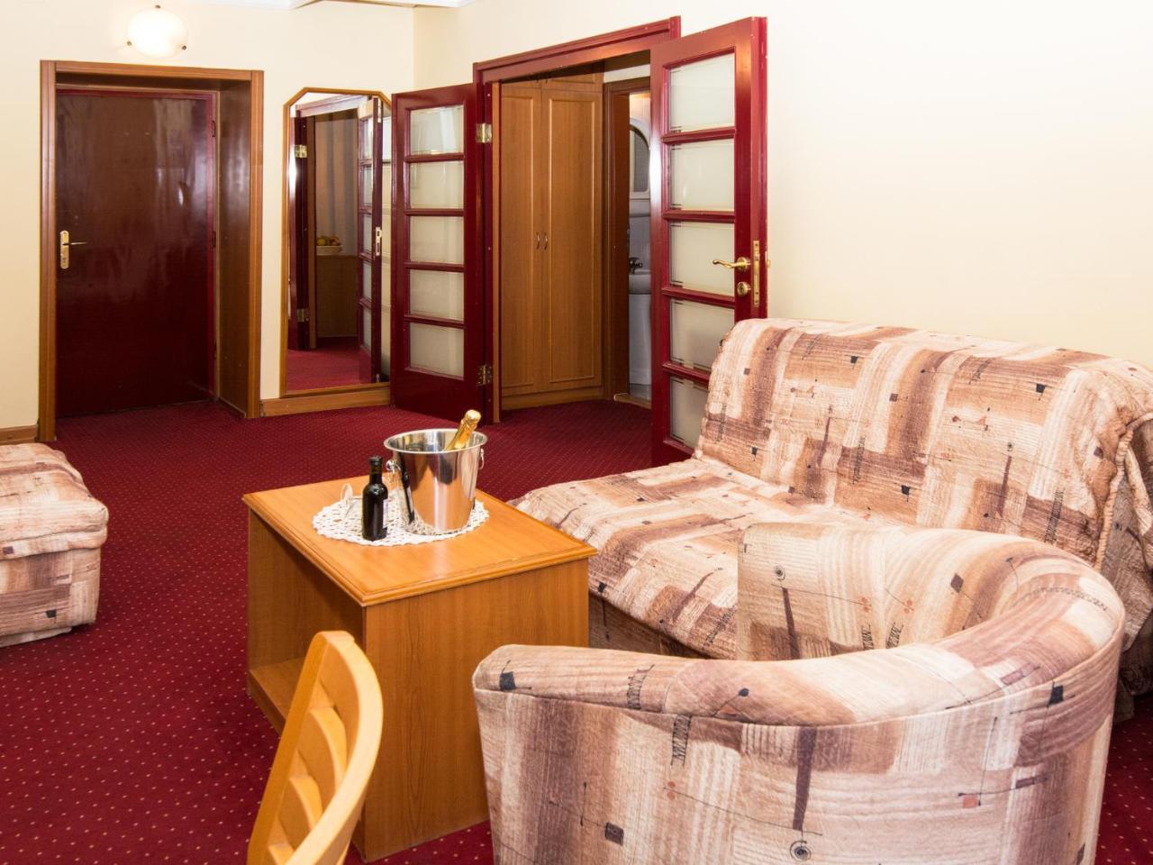 Hotel Kasina Белград Экстерьер фото