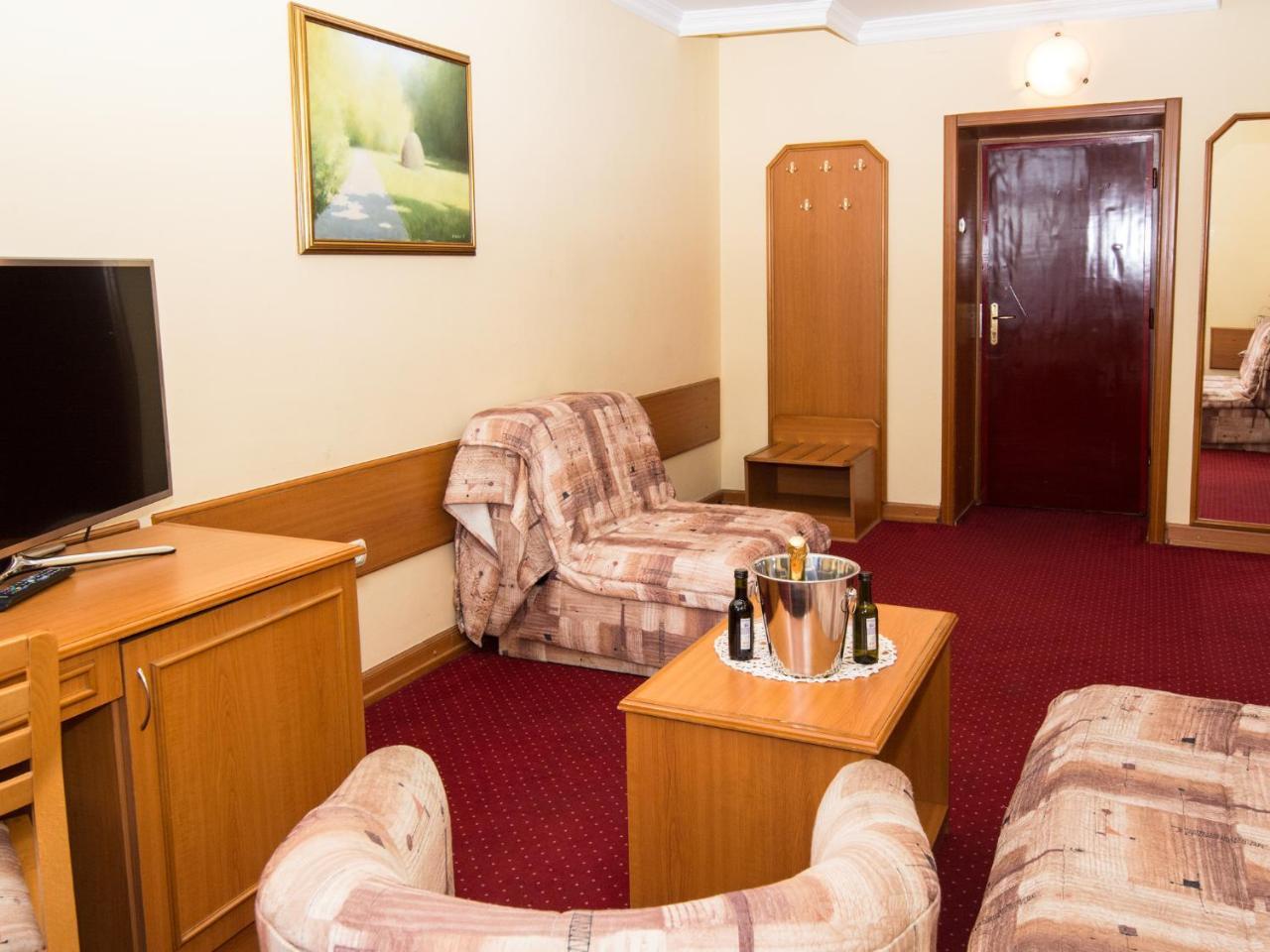 Hotel Kasina Белград Экстерьер фото