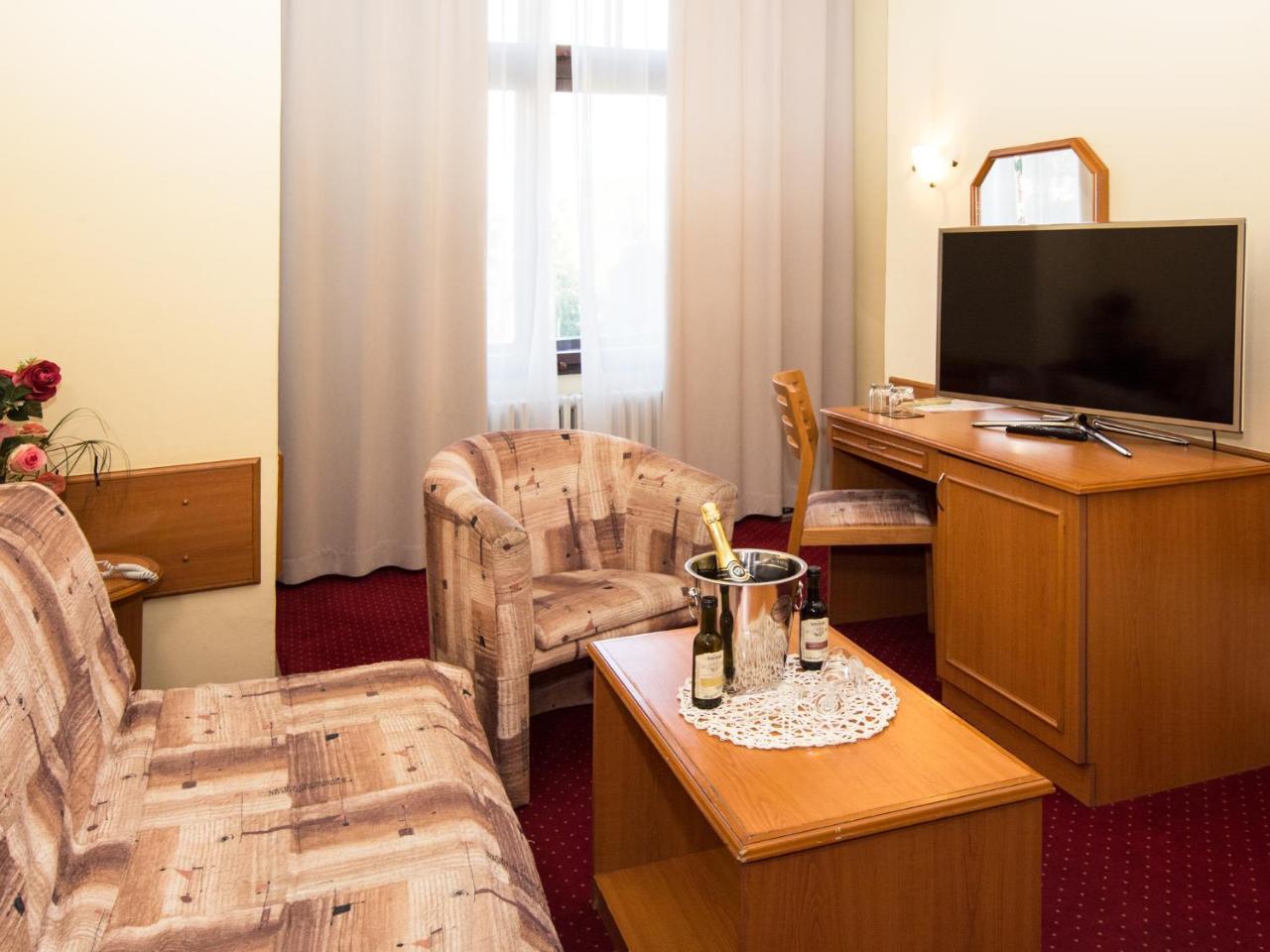 Hotel Kasina Белград Экстерьер фото